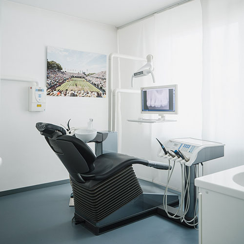 Zahnarzt Stuttgart Zuffenhausen - Florian Neuhauser - Praxis - Behandlungszimmer